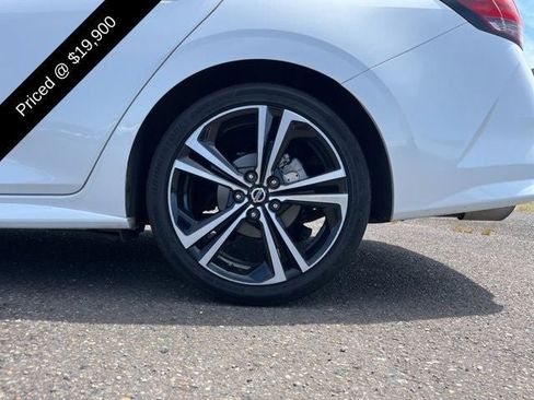 Used 2022 Nissan Sentra SR w/ SR Premium Package FWD image 3