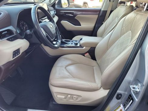 Used 2021 Toyota Highlander Platinum AWD/4WD image 14