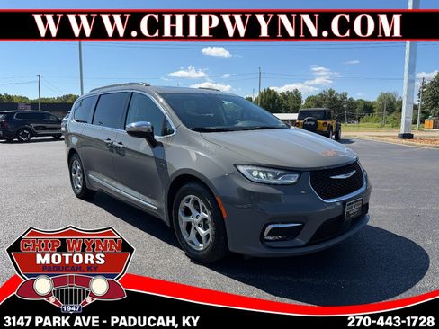 Used 2023 Chrysler Pacifica Limited FWD image 1
