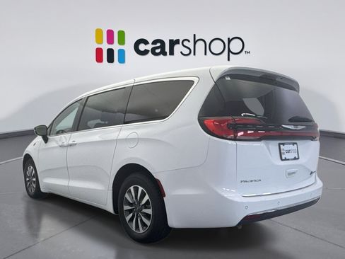 Used 2024 Chrysler Pacifica Limited FWD image 3