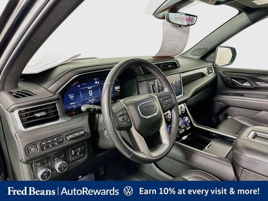 Used 2022 GMC Yukon XL Denali w/ Advanced Technology Package AWD/4WD image 13