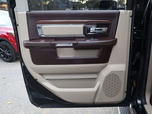 Used 2014 RAM 1500 Laramie w/ Convenience Group image 10