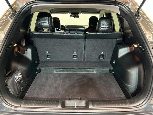 Used 2019 Jeep Cherokee Latitude Plus AWD/4WD image 23