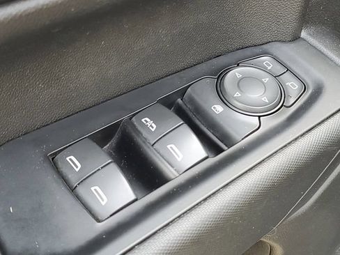 Used 2019 Chevrolet Silverado 1500 Custom w/ Custom Value Package AWD/4WD image 17