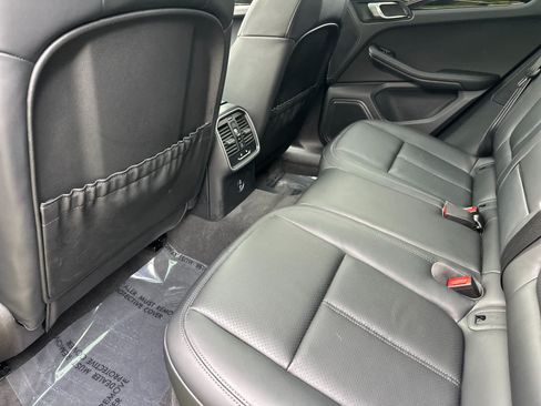Certified 2025 Porsche Macan AWD/4WD image 13