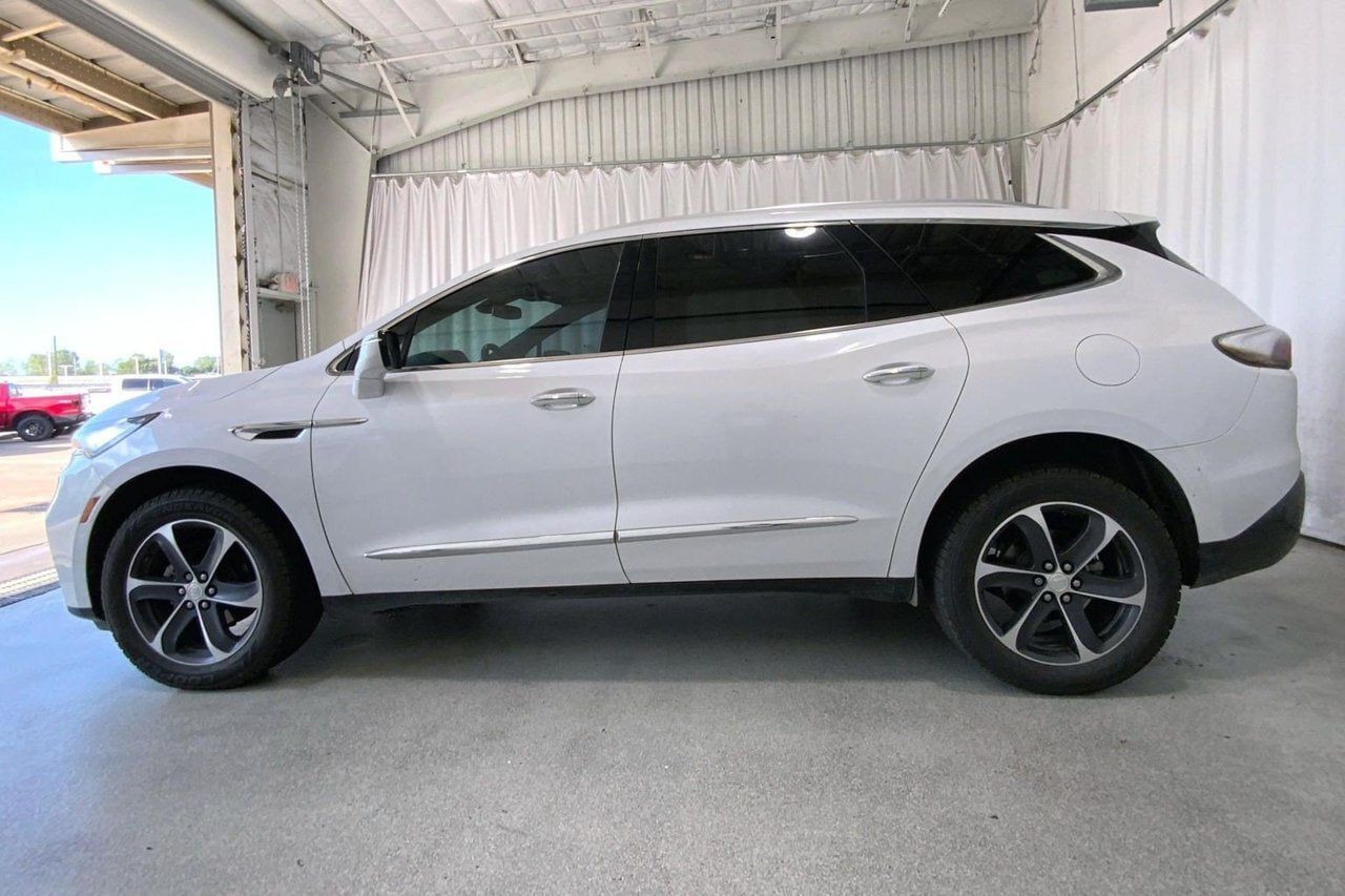 Used 2022 Buick Enclave Essence w/ Sport Touring Edition FWD image 26