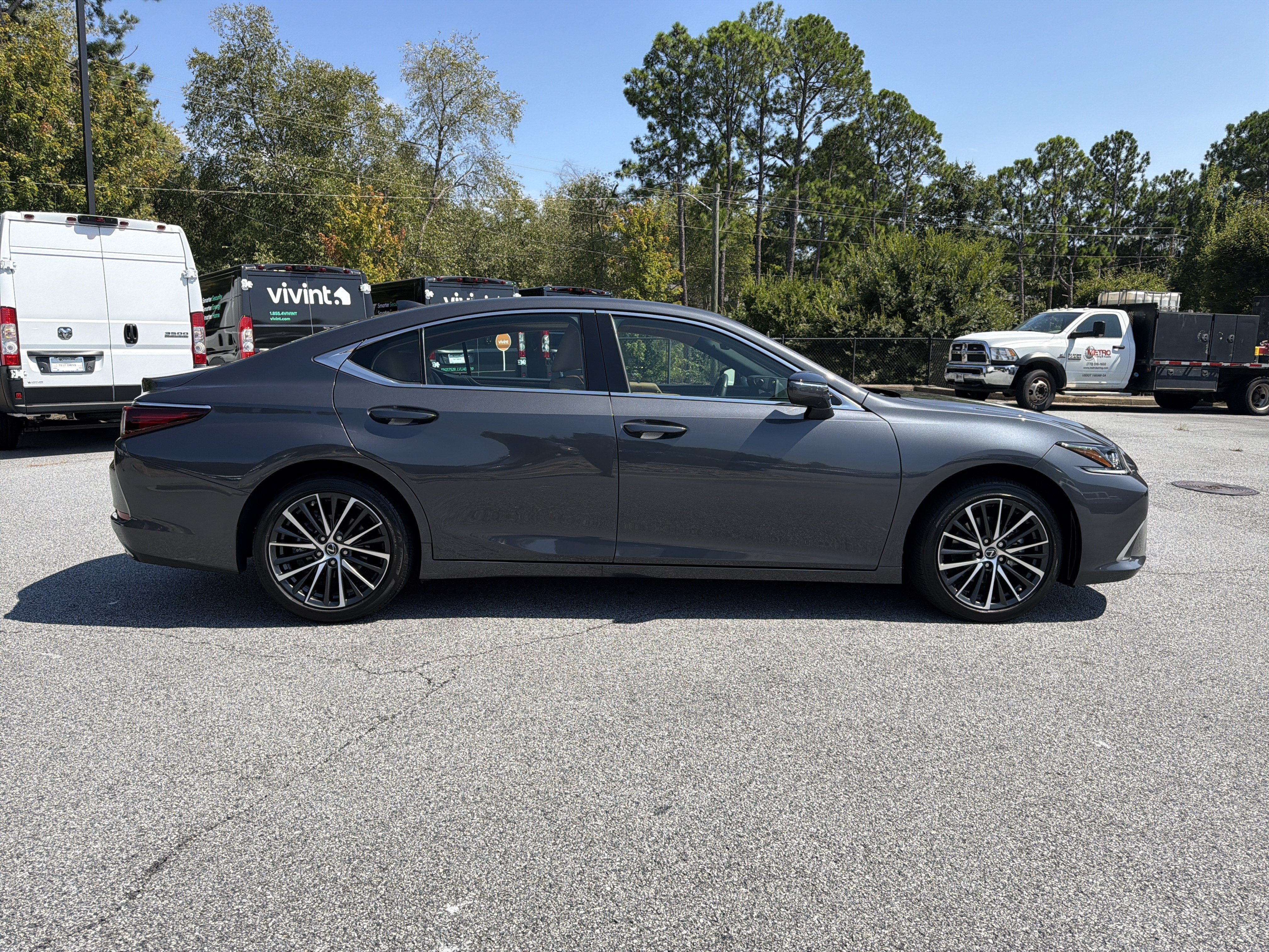 Used 2024 Lexus ES 350 w/ Premium Package FWD image 9