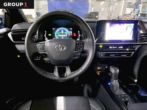 Used 2025 Toyota Camry SE AWD/4WD image 5
