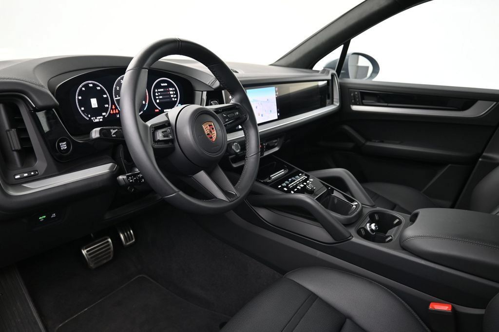Used 2026 Porsche Cayenne GTS AWD/4WD image 4