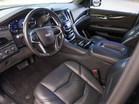 Used 2018 Cadillac Escalade ESV Platinum image 10
