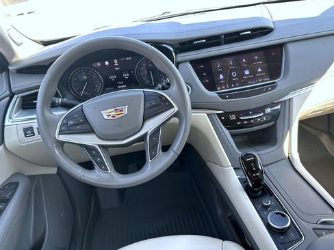 Certified 2025 Cadillac XT5 Premium Luxury w/ Technology Package AWD/4WD image 16