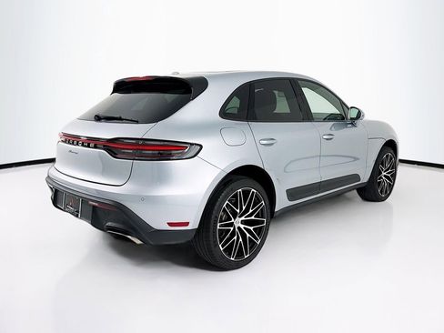 Certified 2025 Porsche Macan image 9