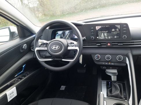 New 2026 Hyundai Elantra SE FWD image 19