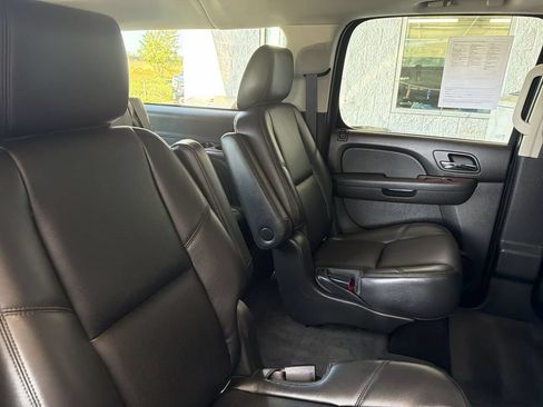 Used 2012 Chevrolet Suburban LTZ AWD/4WD image 27