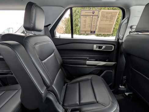 Used 2023 Ford Explorer XLT w/ Equipment Group 202A image 31