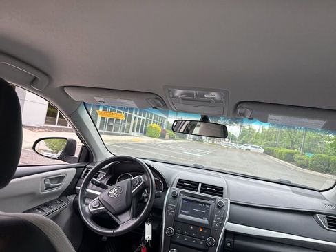 Used 2016 Toyota Camry SE FWD image 8