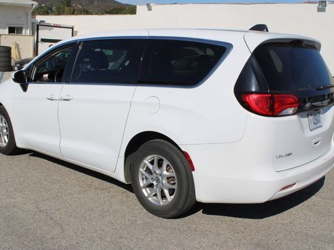 Used 2023 Chrysler Voyager LX FWD image 6