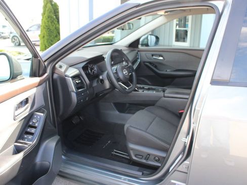 Used 2023 Nissan Rogue SV FWD image 31