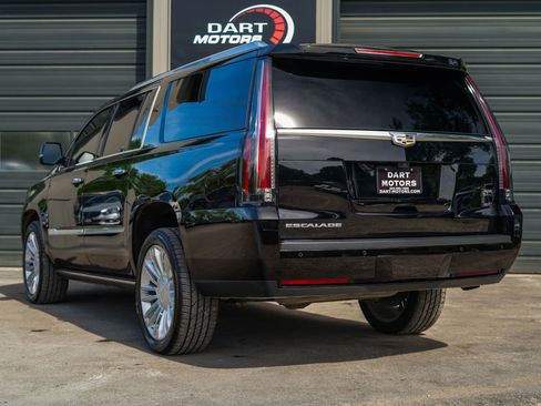 Used 2020 Cadillac Escalade ESV Platinum RWD image 5