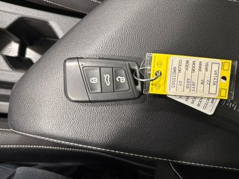 Certified 2022 Volkswagen Jetta SE image 32