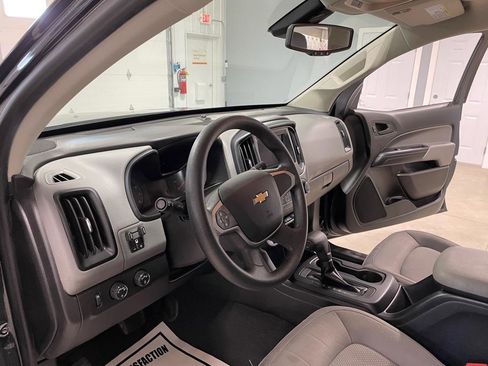Used 2020 Chevrolet Colorado W/T w/ WT Convenience Package AWD/4WD image 9
