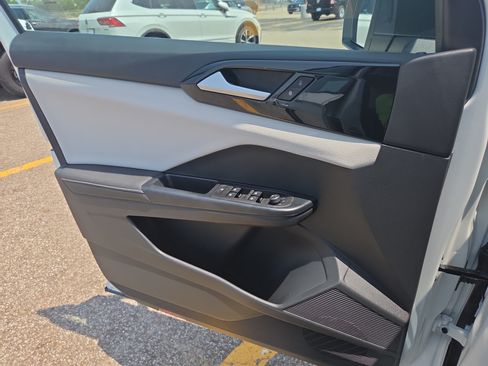Certified 2025 Volkswagen Taos S FWD image 10