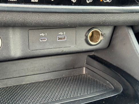 Used 2023 Nissan Rogue SV image 31