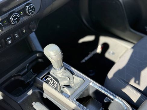 Used 2018 Toyota Tacoma TRD Sport w/ Technology Package RWD image 7