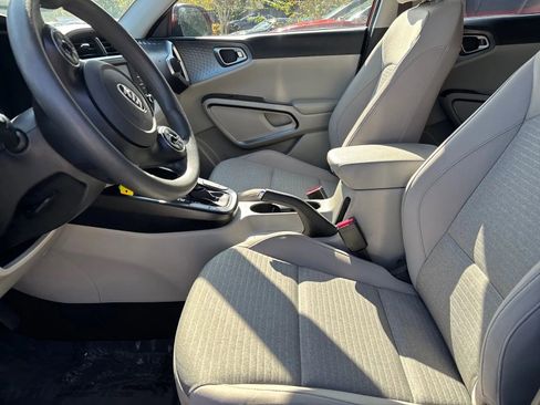 Used 2021 Kia Soul S FWD image 10