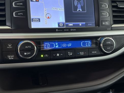 Used 2016 Toyota Highlander XLE AWD/4WD image 22