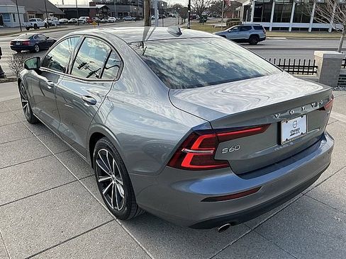 Used 2021 Volvo S60 T5 Momentum w/ Climate Package image 10