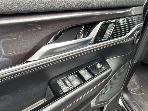 Certified 2024 Jeep Wagoneer 4WD image 15