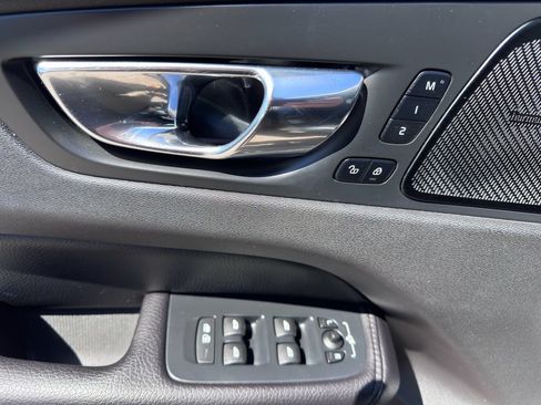 Used 2020 Volvo XC60 T6 Momentum AWD/4WD image 10