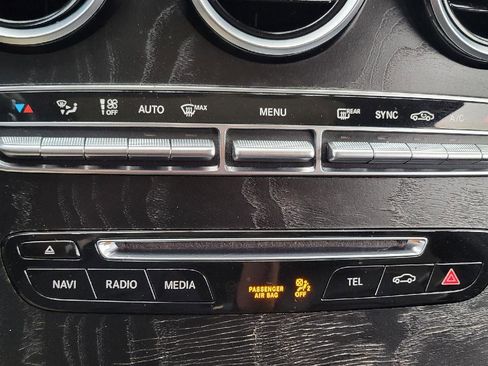 Used 2019 Mercedes-Benz GLC 300 w/ Premium Package image 21