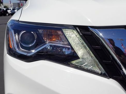 Used 2019 Nissan Pathfinder SV AWD/4WD image 5