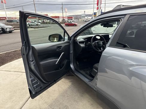 Used 2023 Toyota Corolla Cross LE image 10