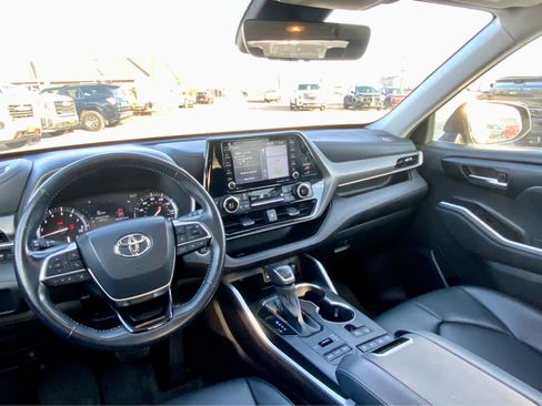 Used 2021 Toyota Highlander XLE image 37