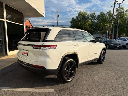 Used 2023 Jeep Grand Cherokee Altitude AWD/4WD image 26