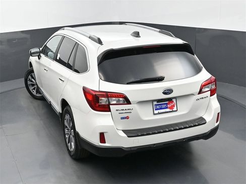 Used 2017 Subaru Outback 2.5i Touring image 34