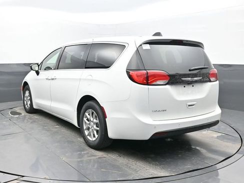 New 2026 Chrysler Voyager LX image 4