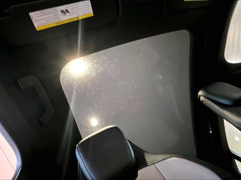 Used 2025 Porsche Taycan image 25