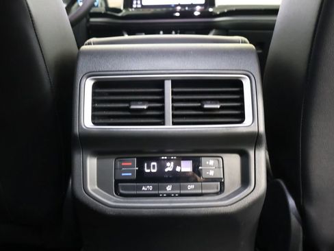 Used 2024 Volkswagen Atlas SE image 25