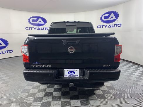 Used 2017 Nissan Titan SV image 4