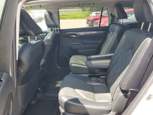 Used 2022 Toyota Highlander Platinum AWD/4WD image 13