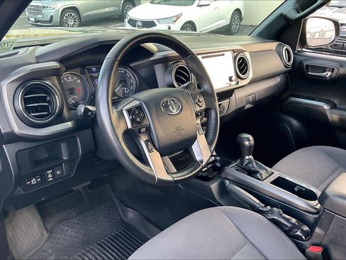 Used 2019 Toyota Tacoma TRD Off-Road image 16