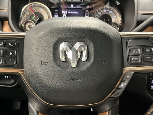 Used 2022 RAM 3500 Limited AWD/4WD image 16