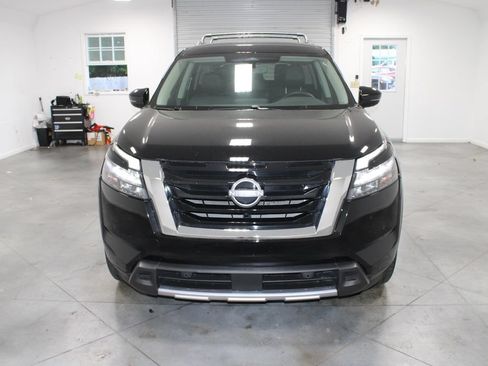 Used 2025 Nissan Pathfinder SL FWD image 3