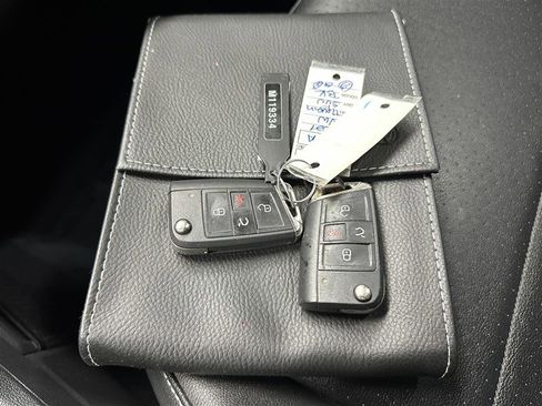 Used 2021 Volkswagen Tiguan SE w/ Panoramic Sunroof Package image 22