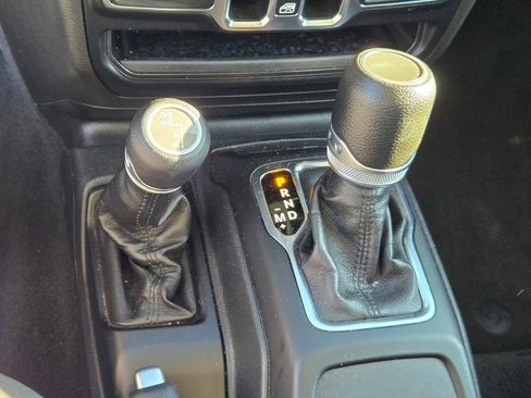 Used 2023 Jeep Gladiator Sport image 19