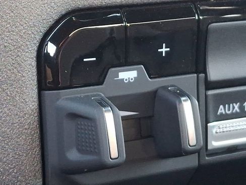 Used 2024 RAM 2500 Tradesman w/ Chrome Appearance Group image 24